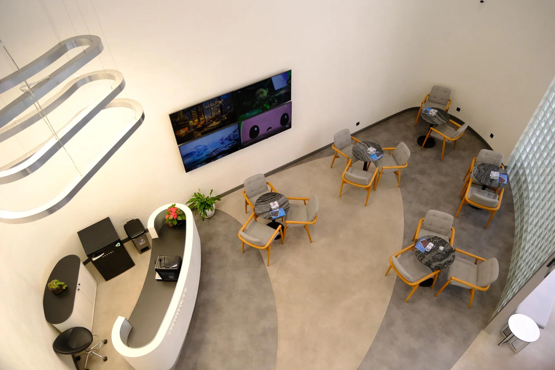 Positive Dental Studio klinik bekleme alanı